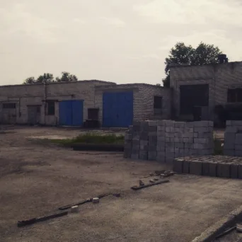 2701. Warehouse Facilities, Largos