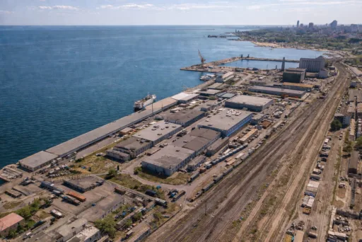 2570. Имущественный комплекс 4,5 га, портовая зона, Largos